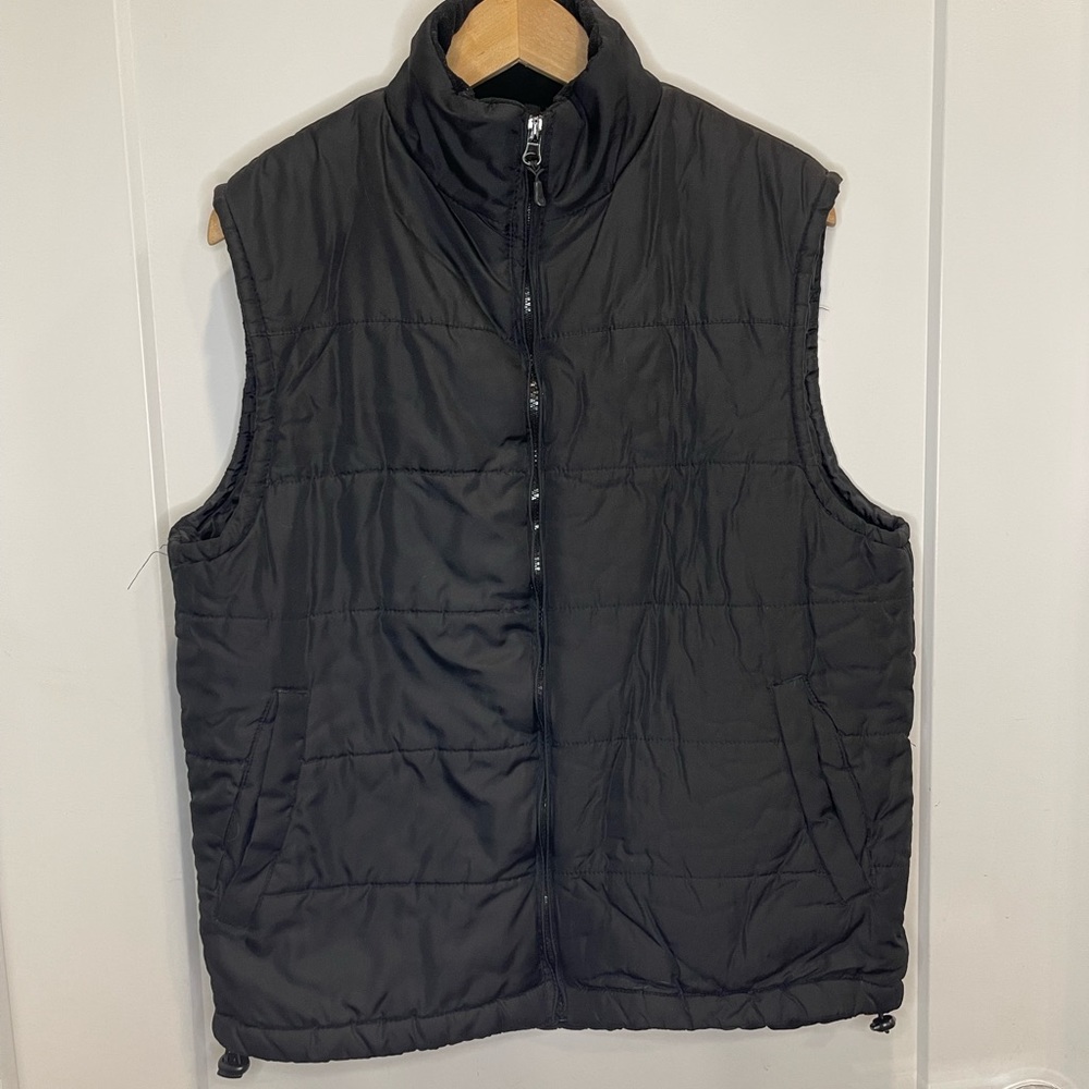 NordicTrack men’s medium puffer vest black with 3 pockets